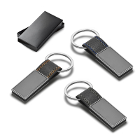 BALE. Brelok wykonany z PU i metalu