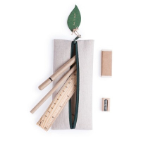 Zestaw szkolny, piórnik, ołówek, długopis, linijka, gumka i temperówka neutralny