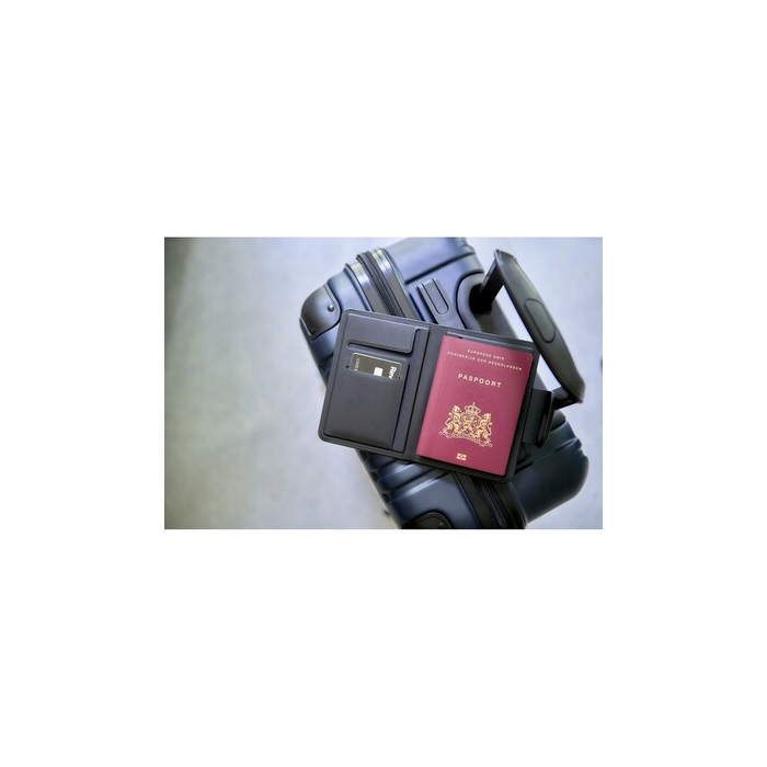 Etui na paszport z lokalizatorem czarny