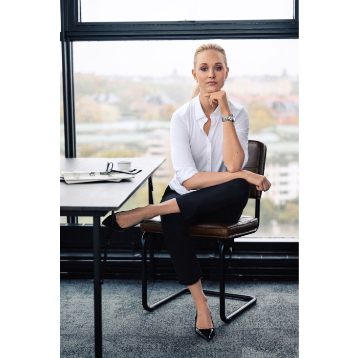 MODERN TROUSER WOMAN