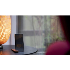 UPPRET Original - Drewniany stojak na telefon